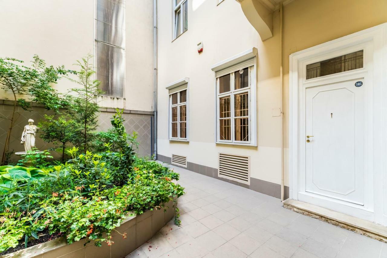 Stones And Wood Apartment With Ac Budapeşte Dış mekan fotoğraf