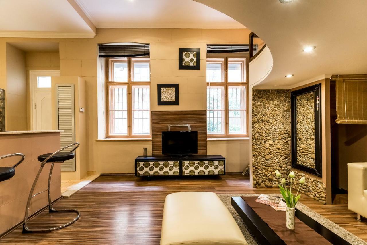 Stones And Wood Apartment With Ac Budapeşte Dış mekan fotoğraf